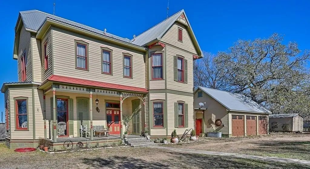 1 Bednar Lane, La Grange