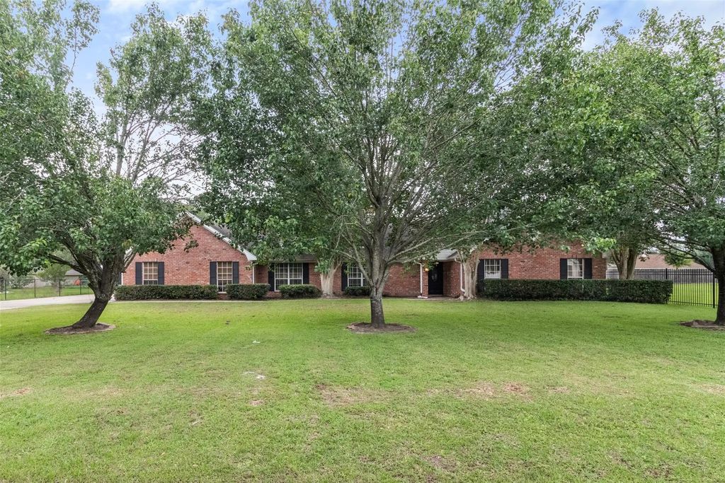 626 Meadowlark Lane, Winnie