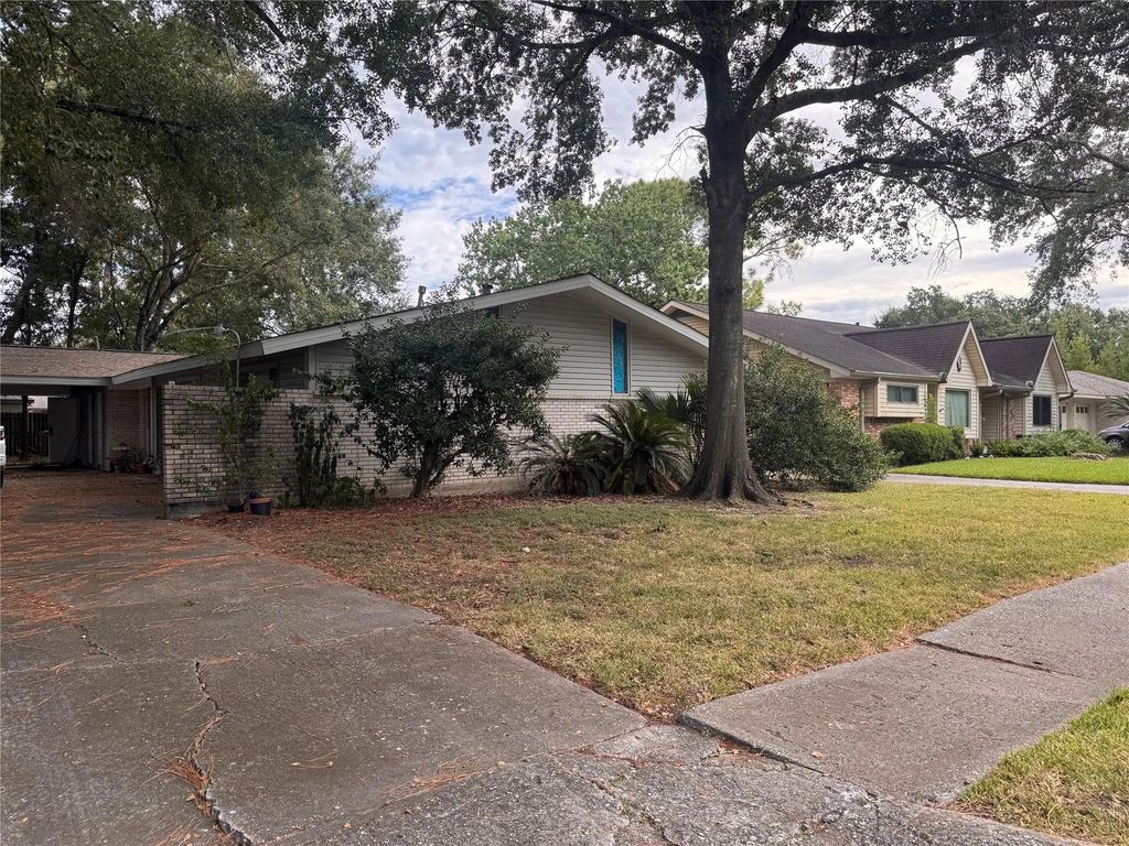 5542 Cheena Drive, Houston