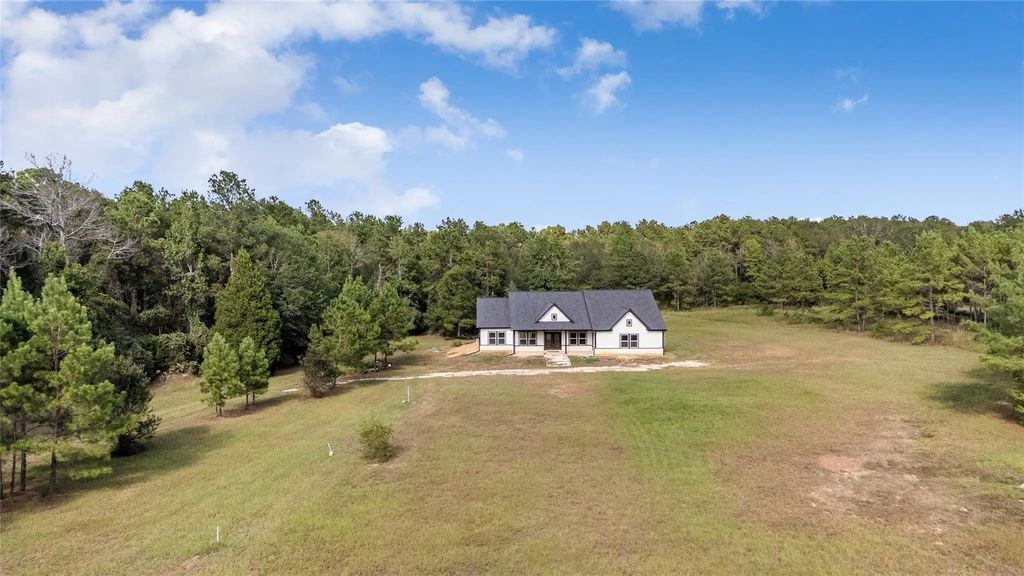 21203 Peach Wood Court, Cleveland
