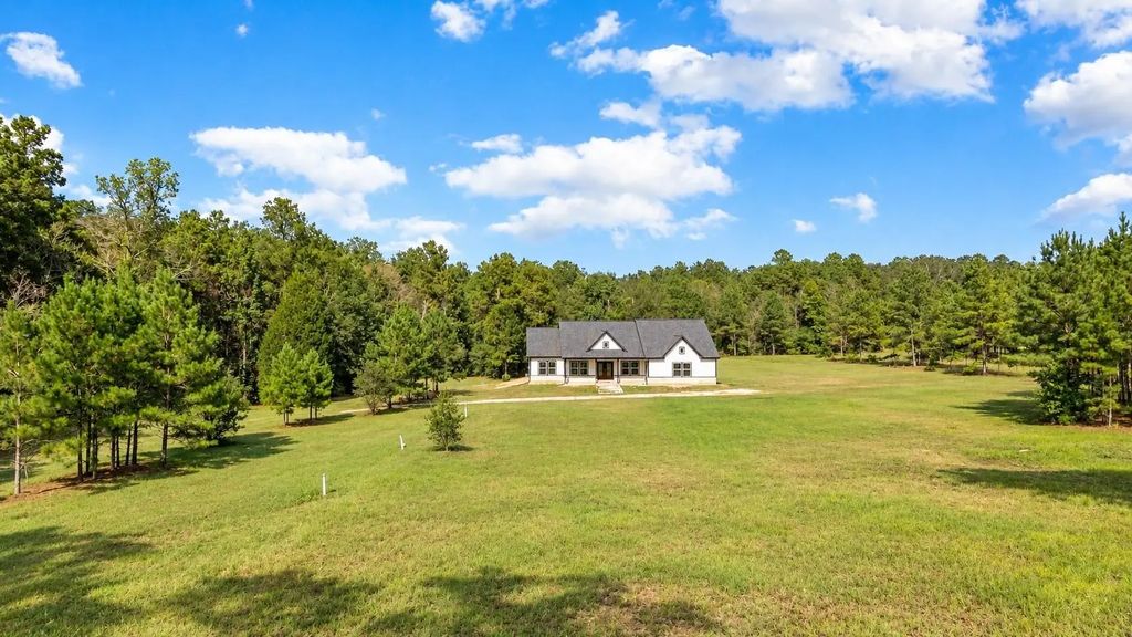 21203 Peach Wood Court, Cleveland
