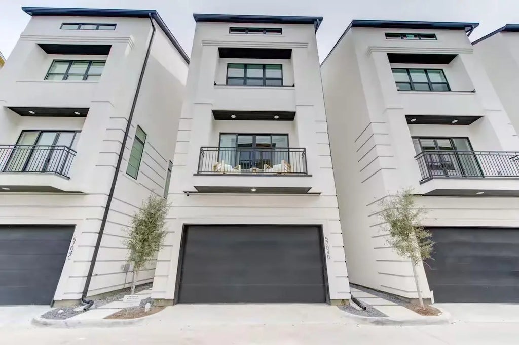 5704 Fairdale Lane B, Houston