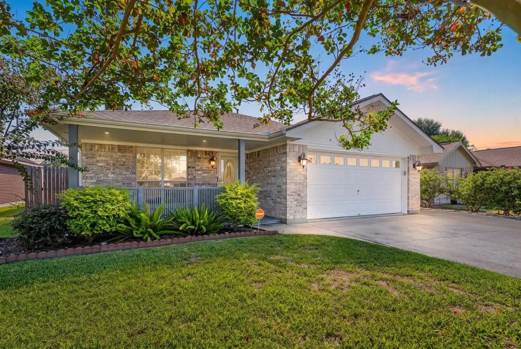 2703 Saba Lane, Port Neches