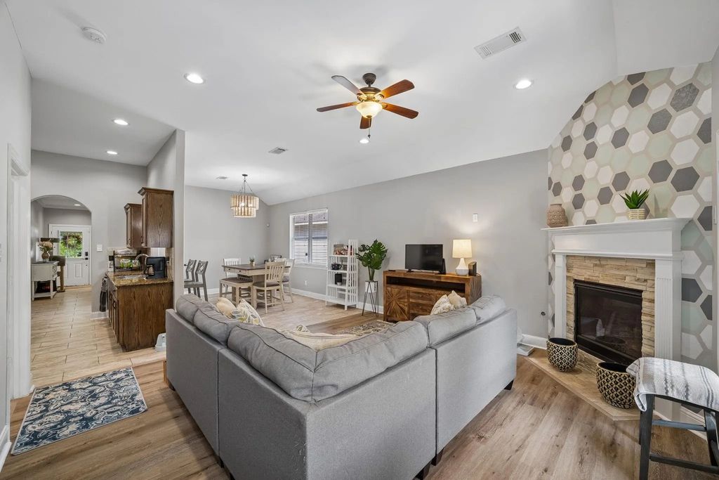 6128 Shelburne Street, Houston