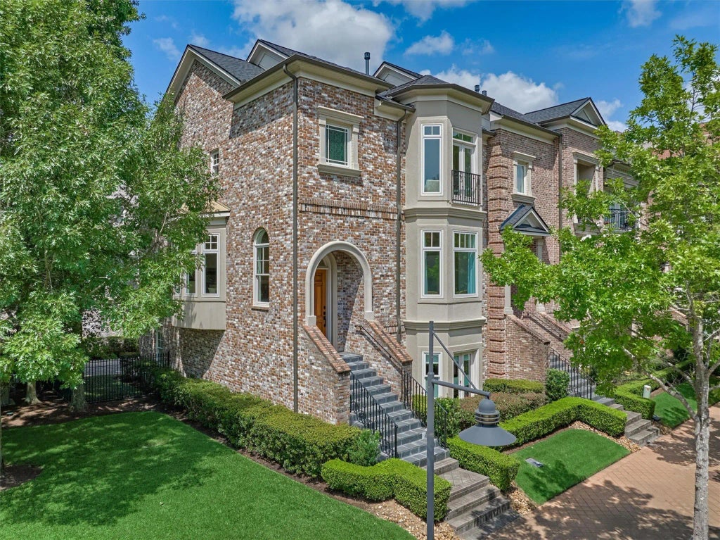 18 Waterway Court, The Woodlands