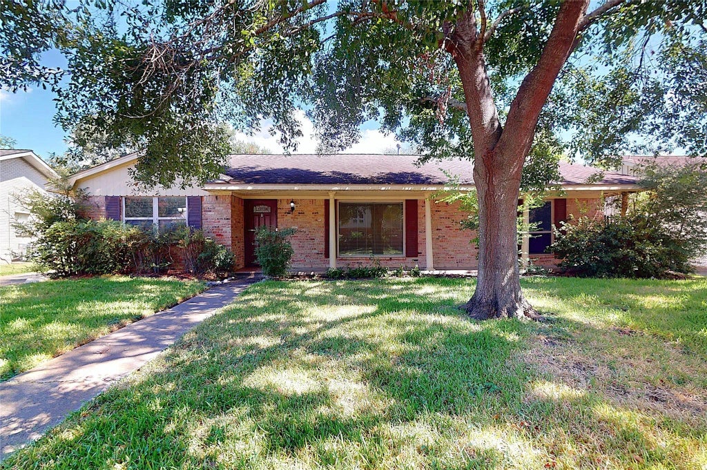 5850 Braesheather Drive, Houston