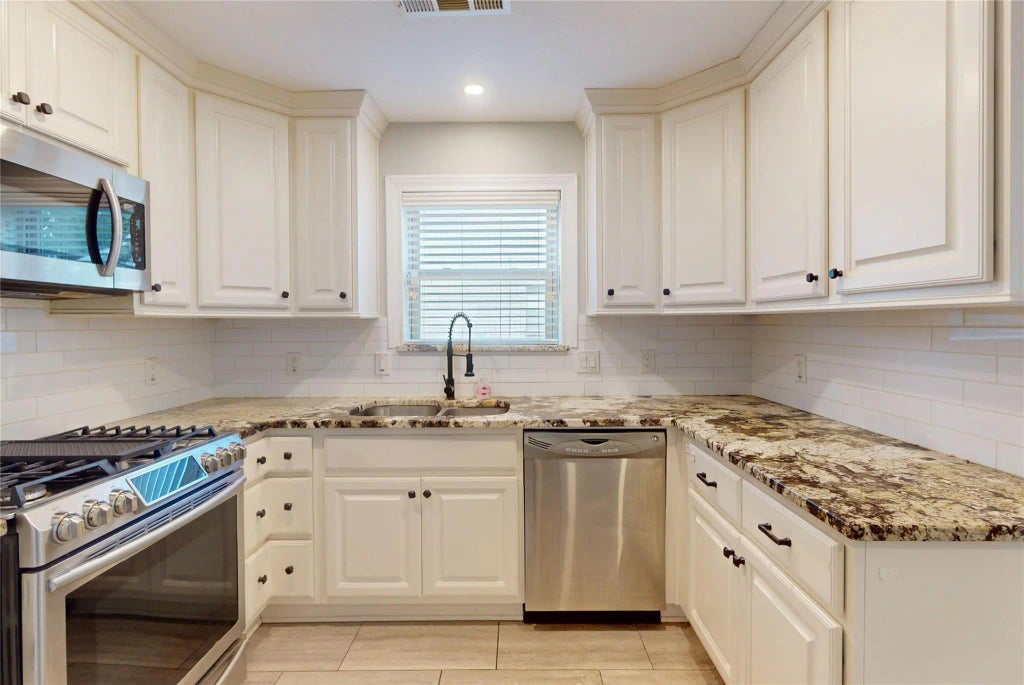 5850 Braesheather Drive, Houston