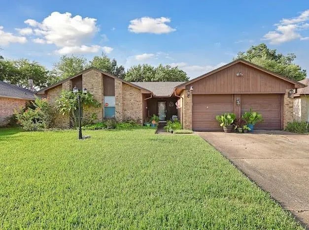 1406 River Rock Drive, Missouri City