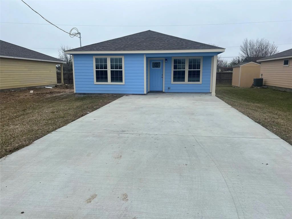2724 Avenue D 7, San Leon