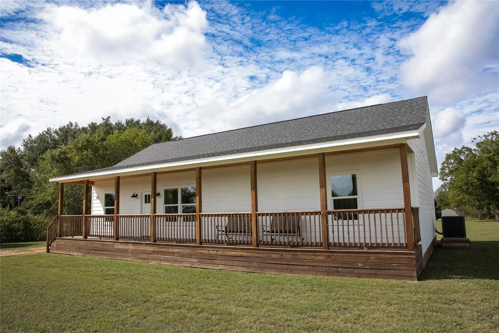 95 Red Tip Lane, Brenham
