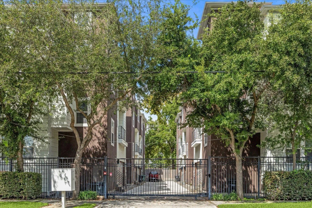 1113 W 18th Street B, Houston