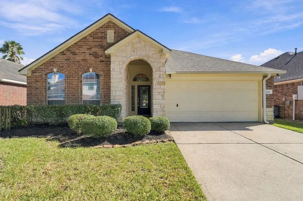 2929 Meridian Bay Lane, Dickinson