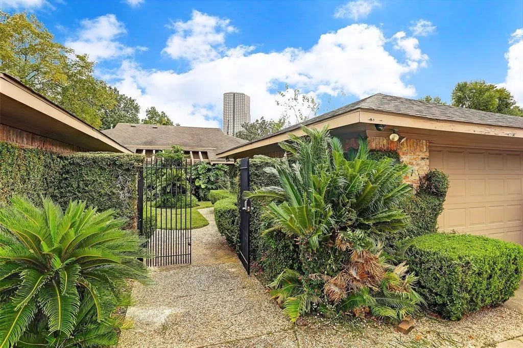 1611 Potomac Drive, Houston