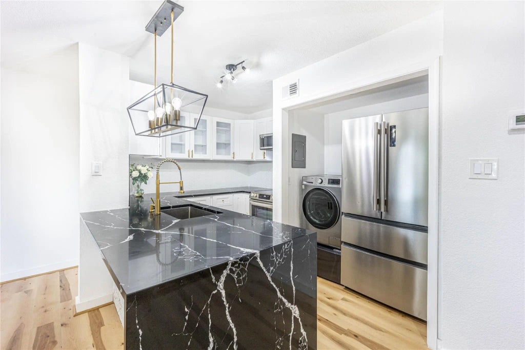 250 El Dorado Boulevard 111, Houston