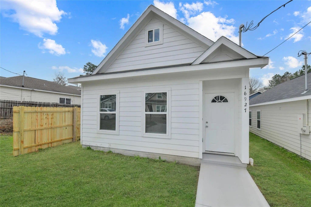 16927 W Juneau, Montgomery