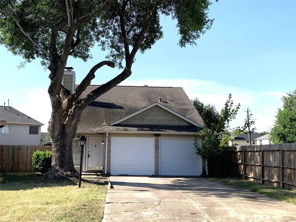 2002 Greencourt Drive, Missouri City