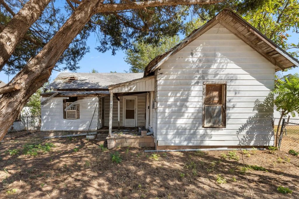 603 E College Street, Burkburnett