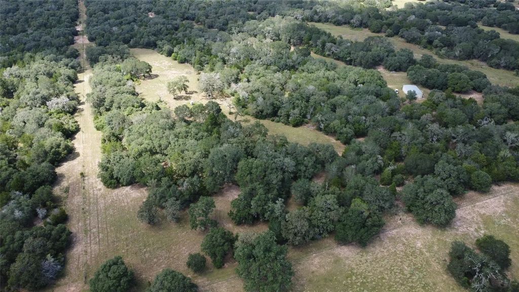5796 County Road 122, Hallettsville
