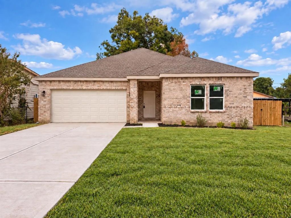 320 Briarwood Drive, Baytown