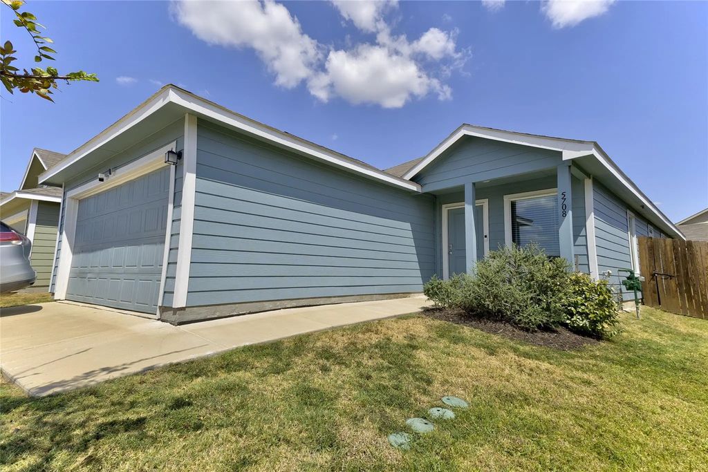 5708 Manarchos Lane, Forney