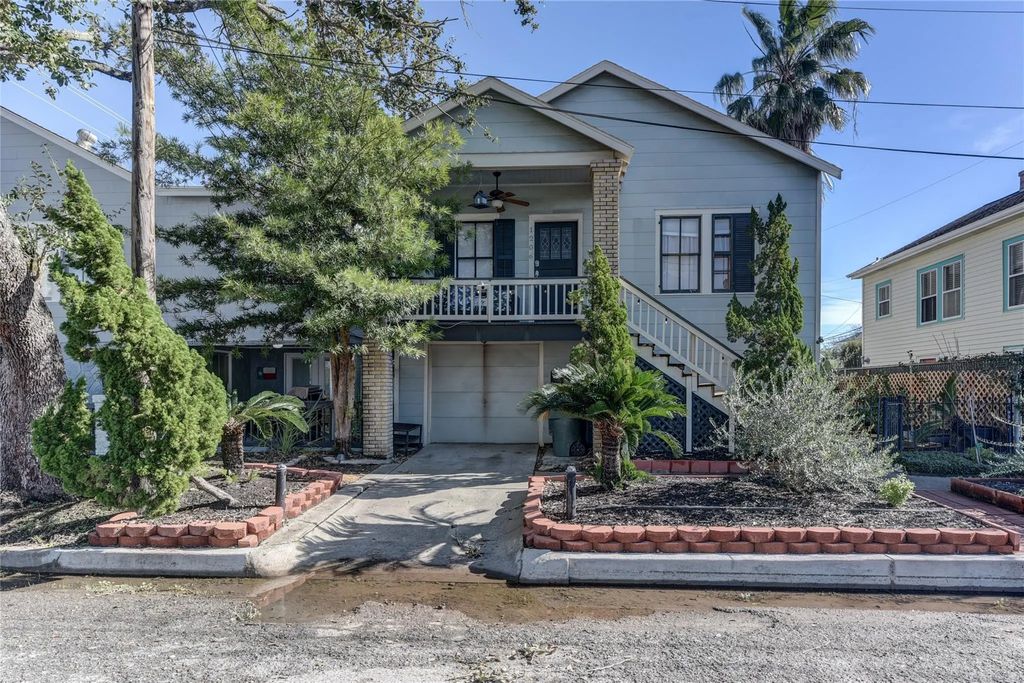1206 17th Street A, Galveston
