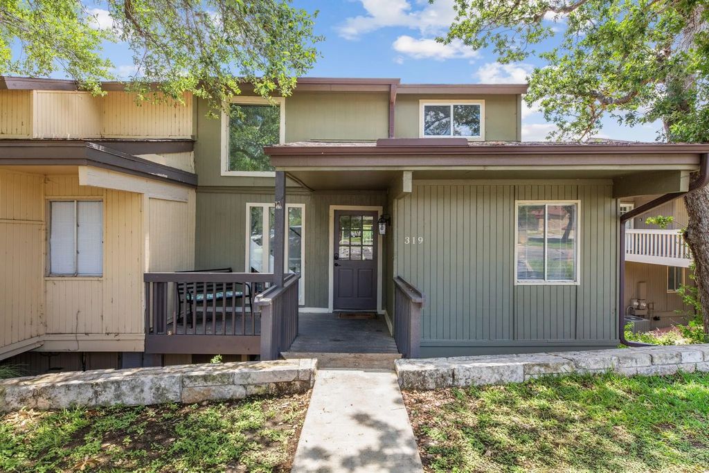 319 Venture Boulevard S, Point Venture