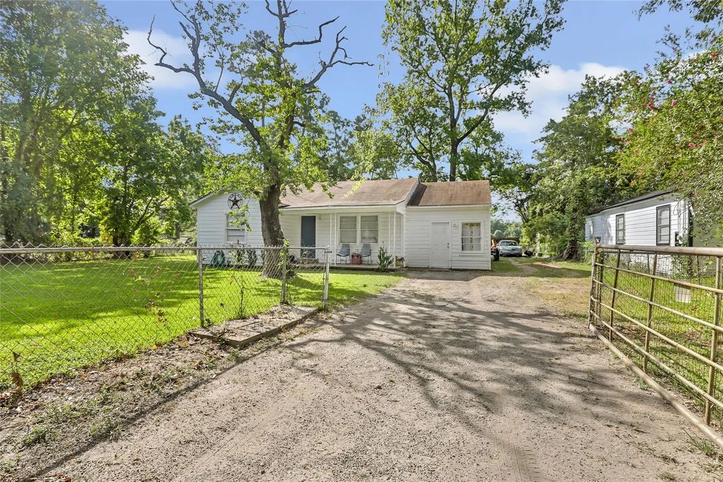 305 Cherry Creek Road, Dayton