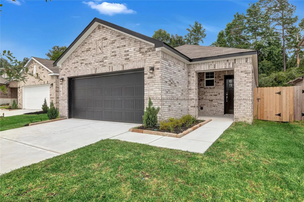 211 Intrepid Trail, Magnolia