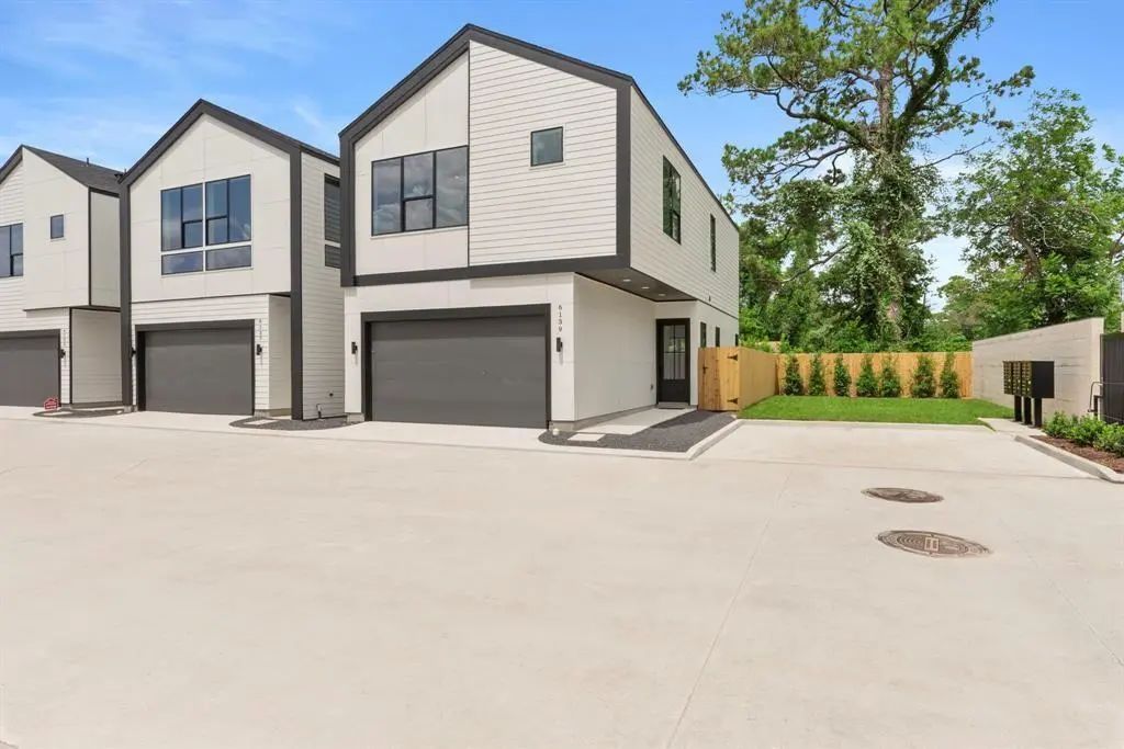 6139 Pacific Forest Drive, Houston