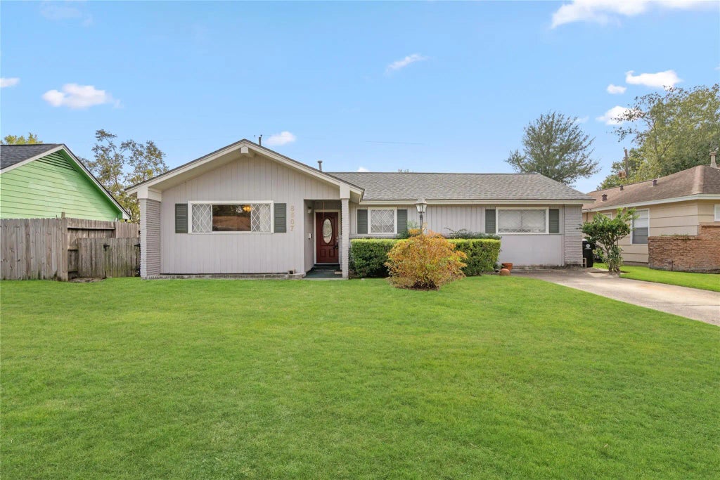 8607 Norton Drive, Houston