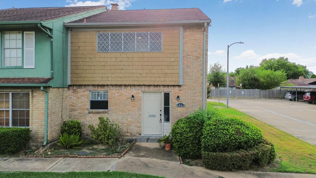 1021 Willow Oaks Circle, Pasadena