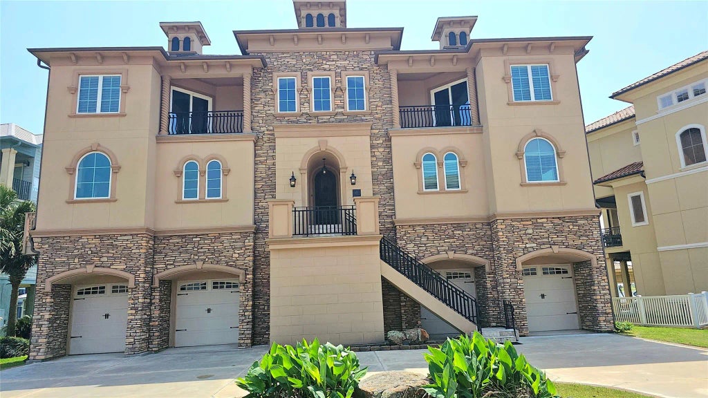 6 Big Torch, Hitchcock