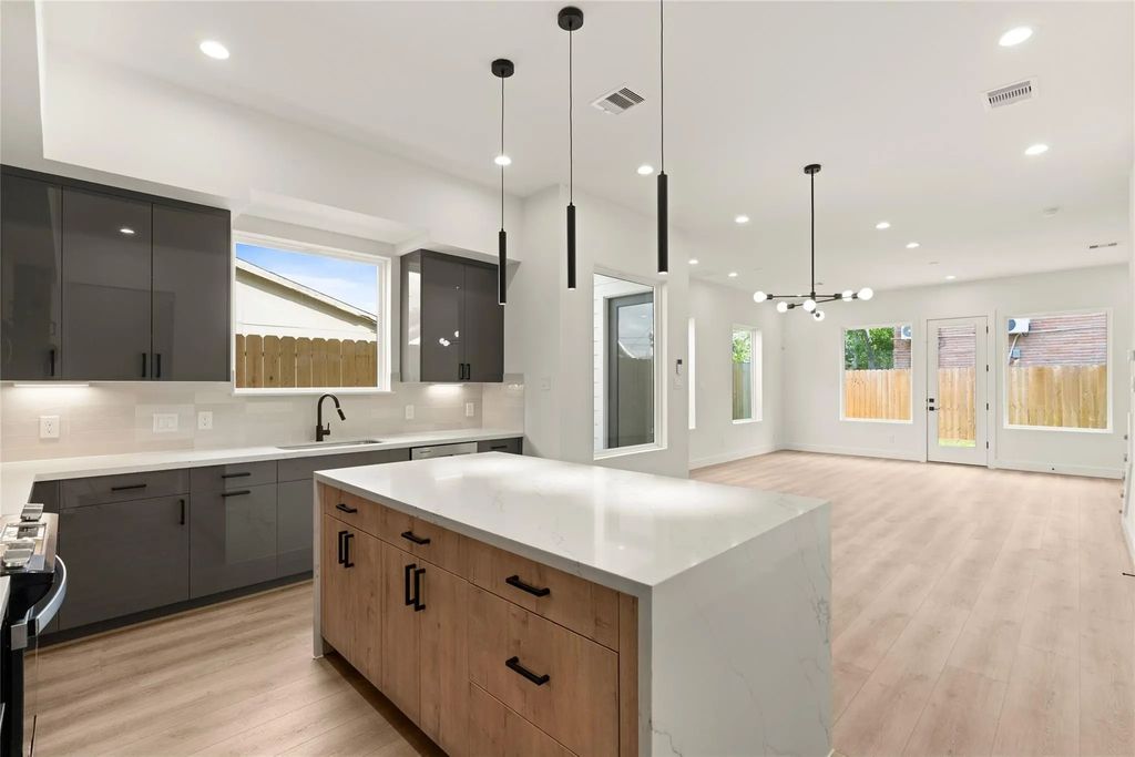 2717 Sampson Street, Houston