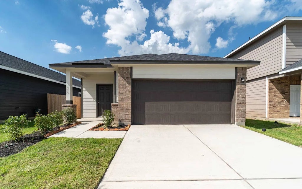 1515 Brenda Jean Drive, Crosby