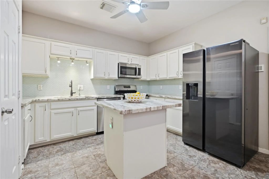 2039 Glencove Drive, Seabrook