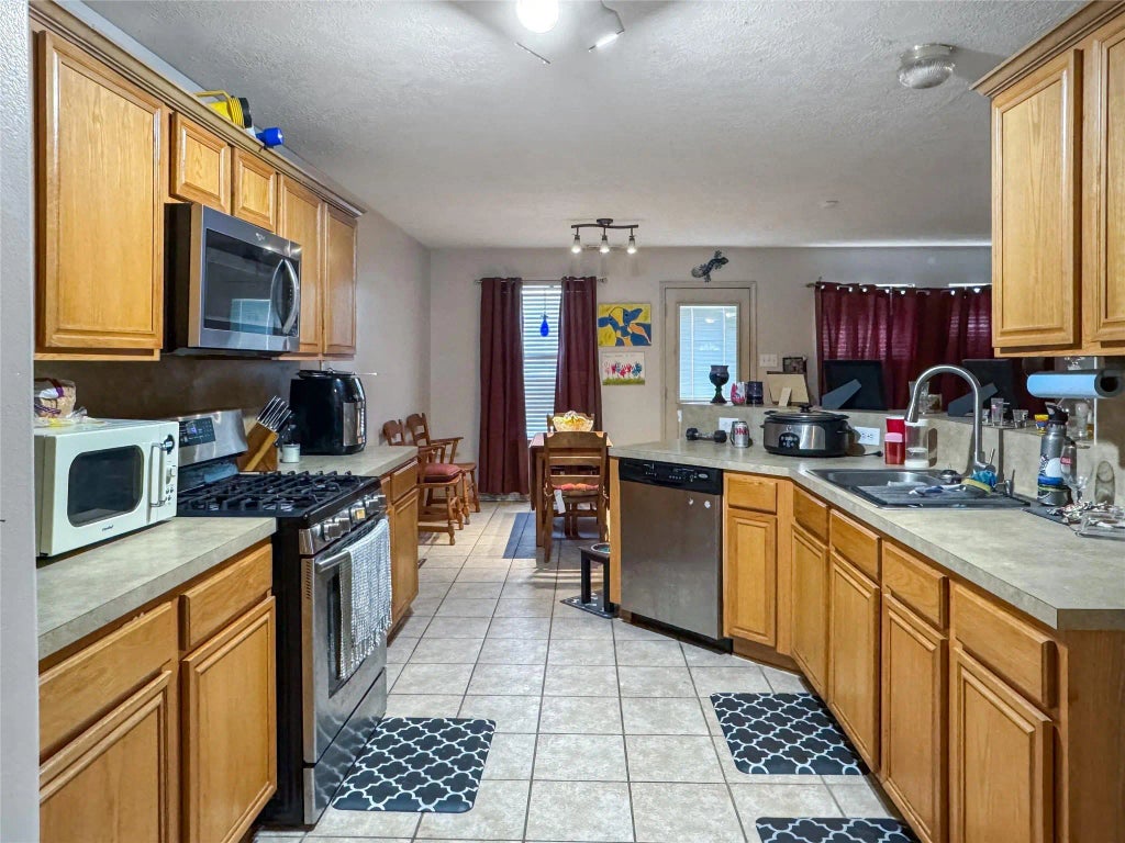 13616 Barton Meadow Court, Rosharon