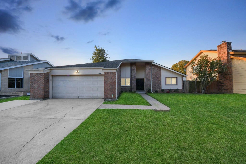 12707 Corona Lane, Houston