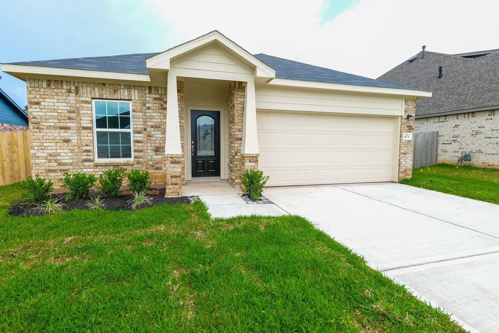 18731 Creek Falls, Magnolia