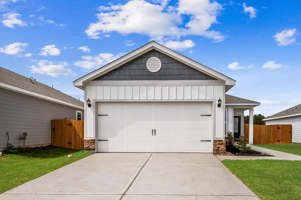 15865 Berry Hill Drive, Conroe