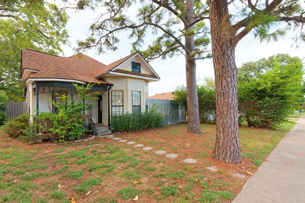 207 Rippetoe Street, Brenham