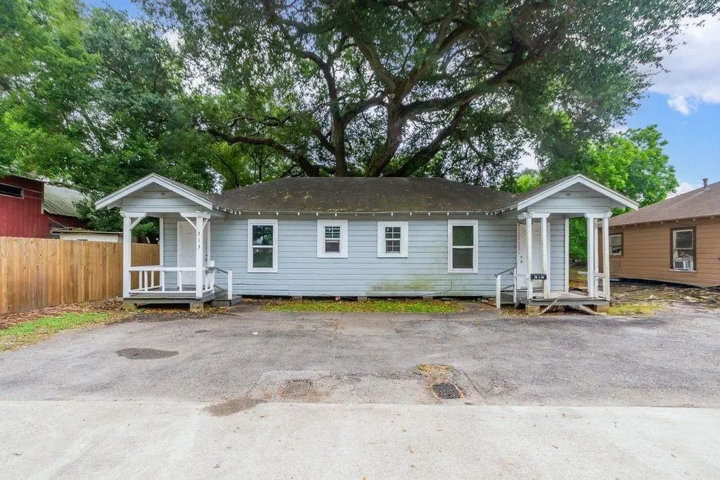 713 W Willis Street, Alvin