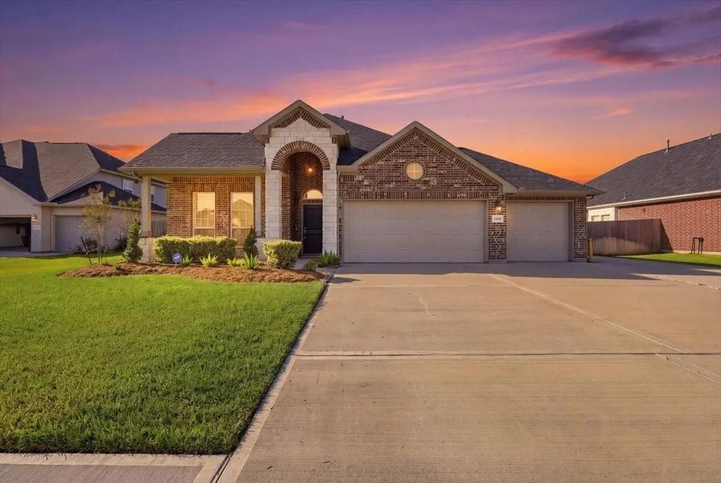 12031 Champions Forest Drive, Mont Belvieu