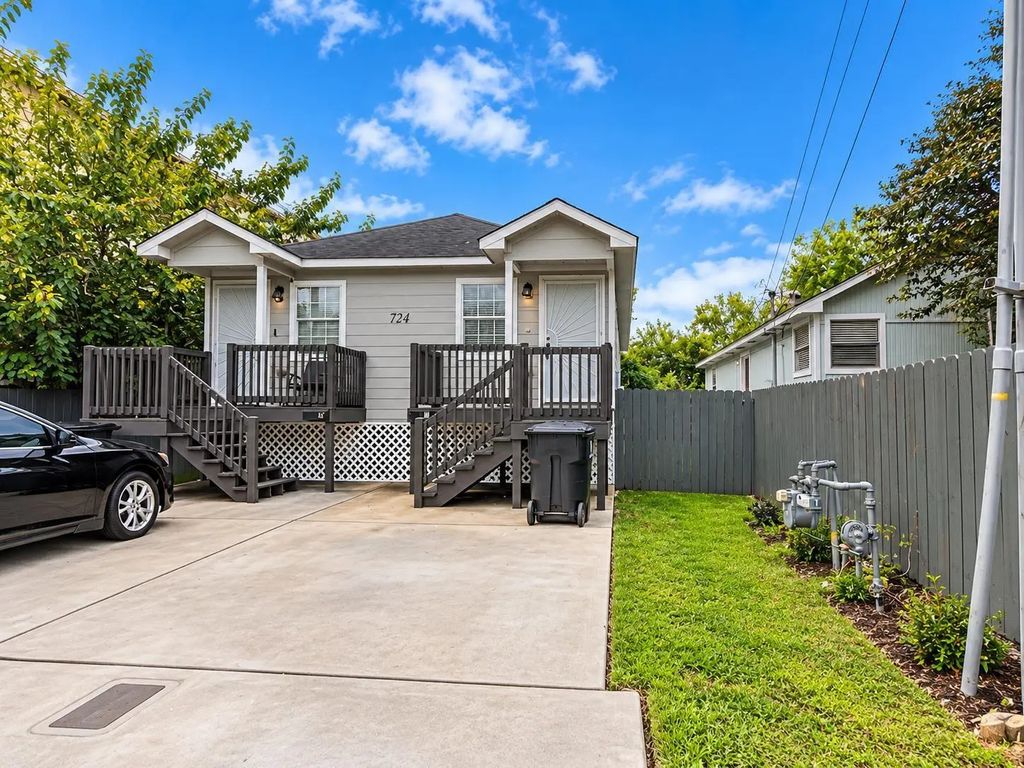 724 E 39th Street B, Houston