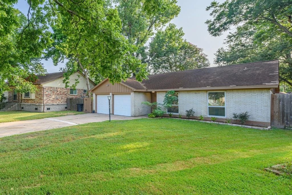 516 Saint Charles Street, League City