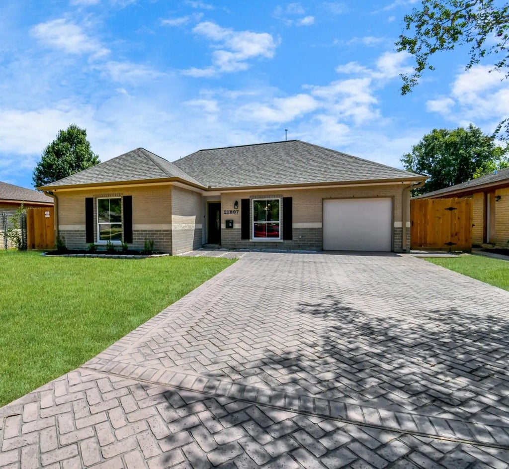 12807 Southspring Drive, Houston