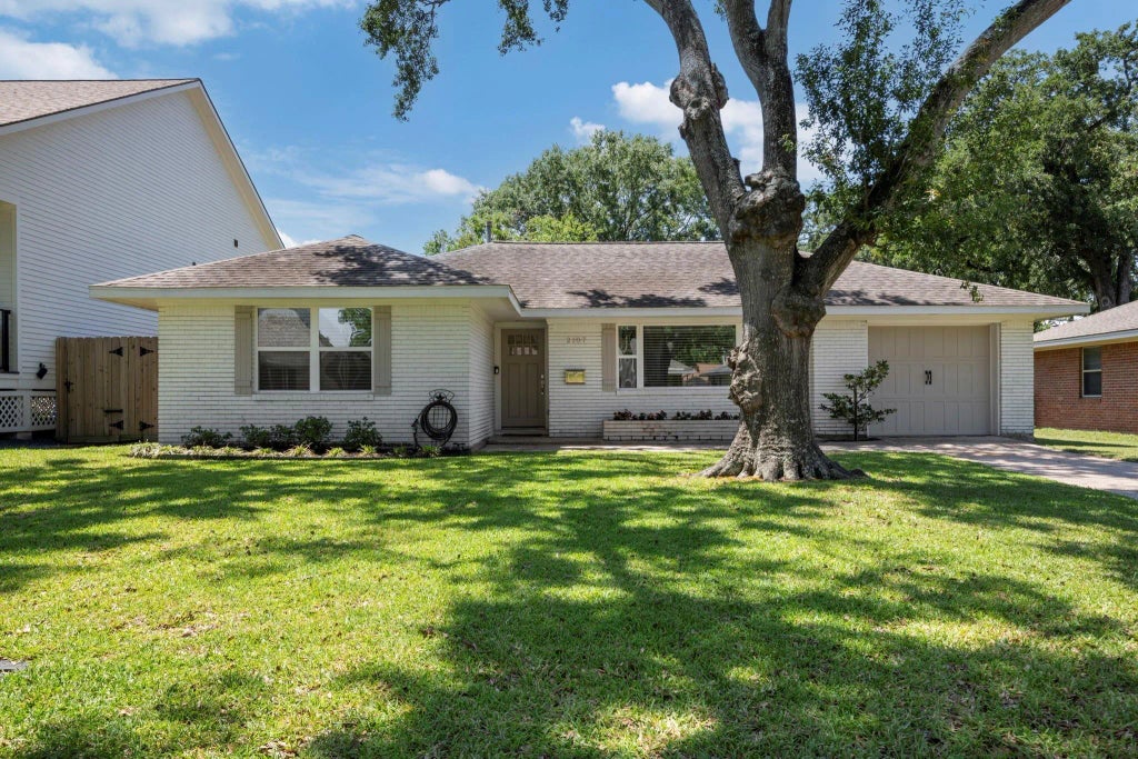 2107 Hewitt Drive, Houston