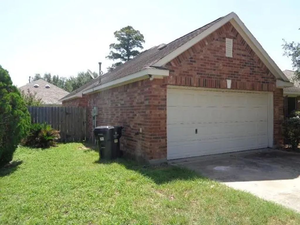 32510 Decker Oaks Drive, Pinehurst