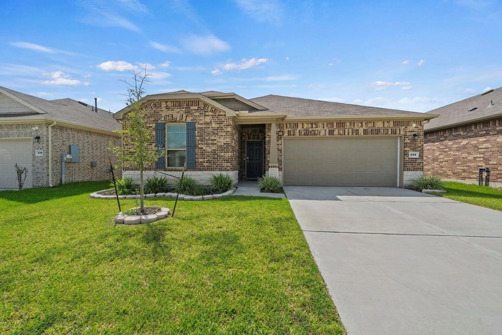 334 Paso Fino Drive, Alvin