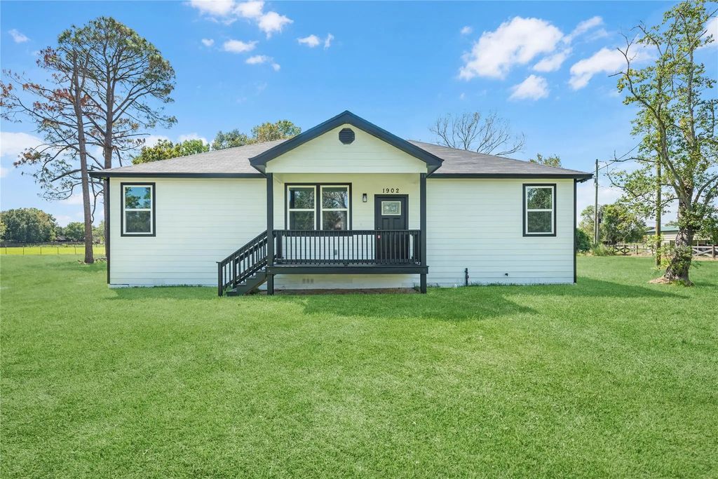1902 Westview Drive, Alvin