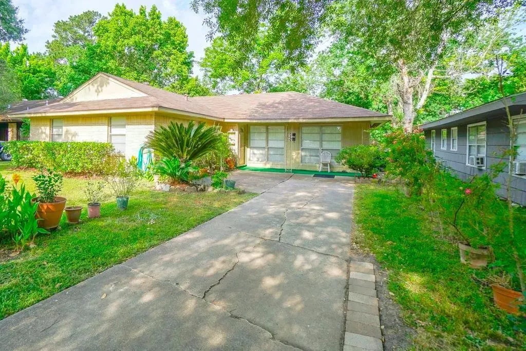 10302 Woodwind Drive, Houston